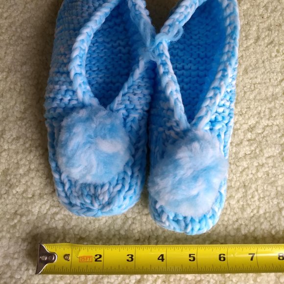 3/$25 vintage but new hand knit slippers NWT - Picture 3 of 6